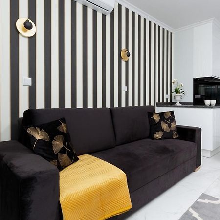 Mennica Residence - City Center Apartments By Noclegi Renters Varšava Exteriér fotografie
