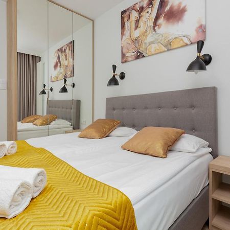 Mennica Residence - City Center Apartments By Noclegi Renters Varšava Exteriér fotografie