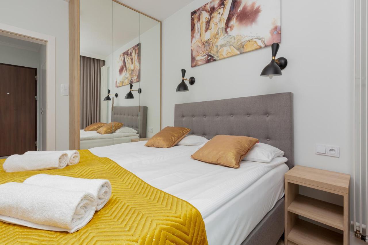 Mennica Residence - City Center Apartments By Noclegi Renters Varšava Exteriér fotografie