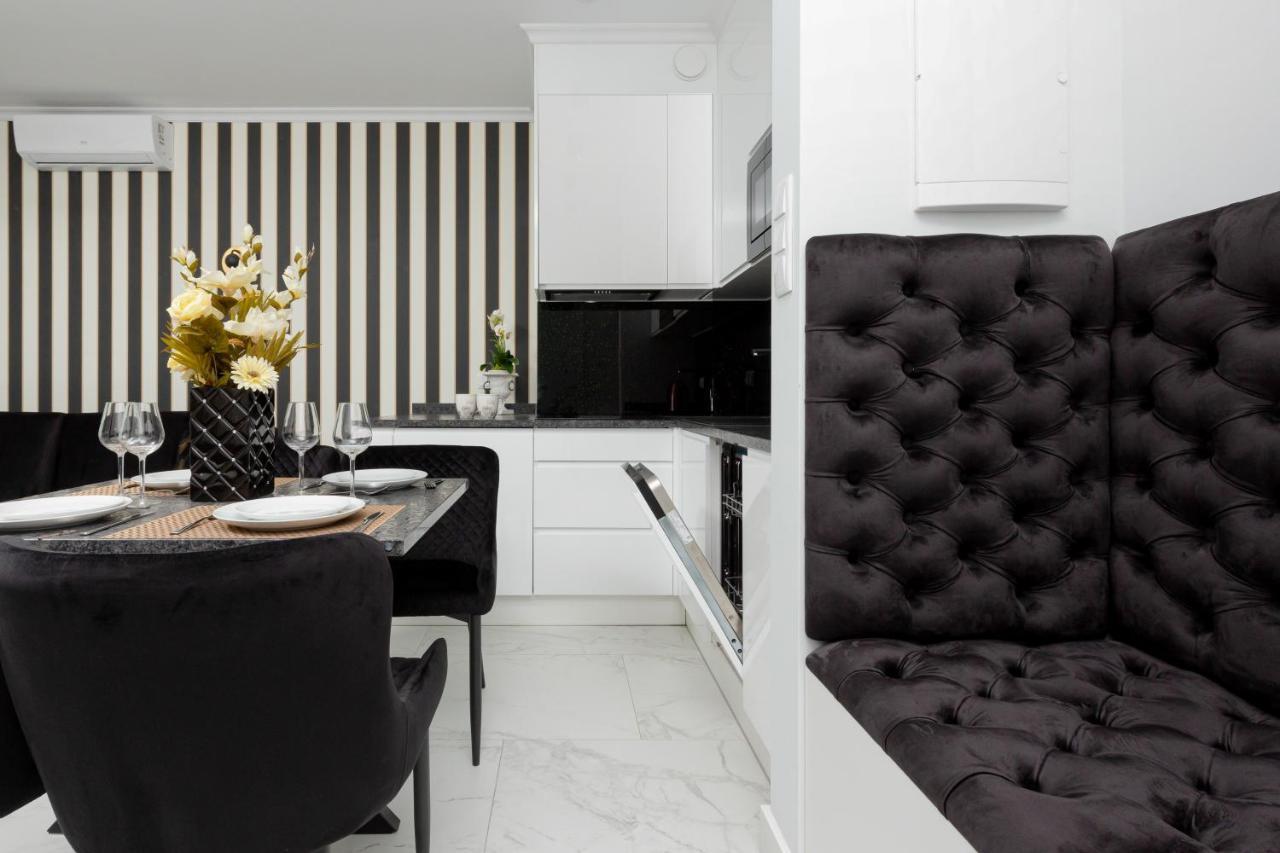 Mennica Residence - City Center Apartments By Noclegi Renters Varšava Exteriér fotografie