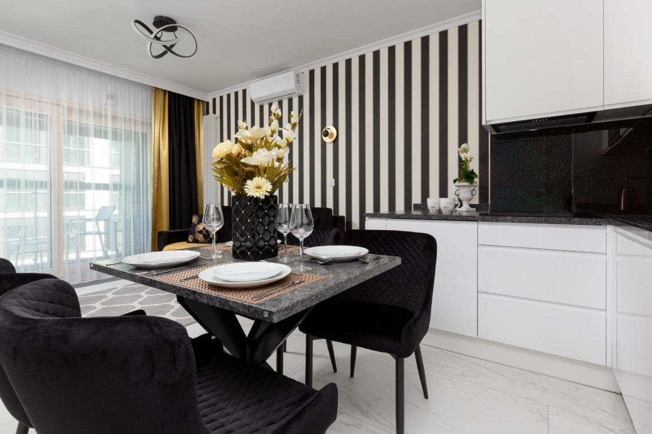 Mennica Residence - City Center Apartments By Noclegi Renters Varšava Exteriér fotografie